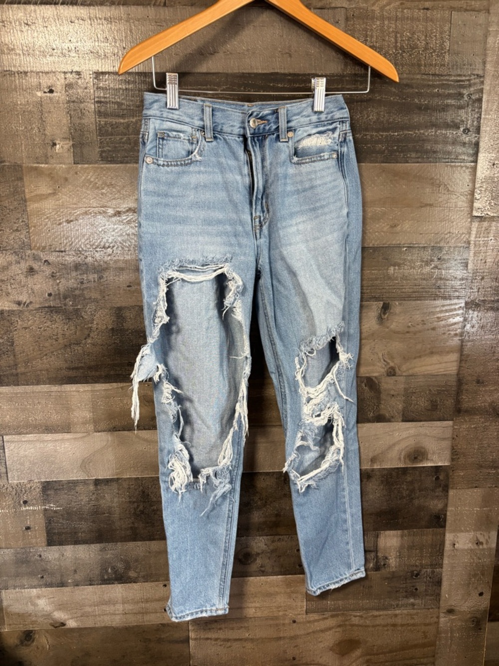 American Eagle Outfitters Light Blue Ripped Mom Jeans 00short